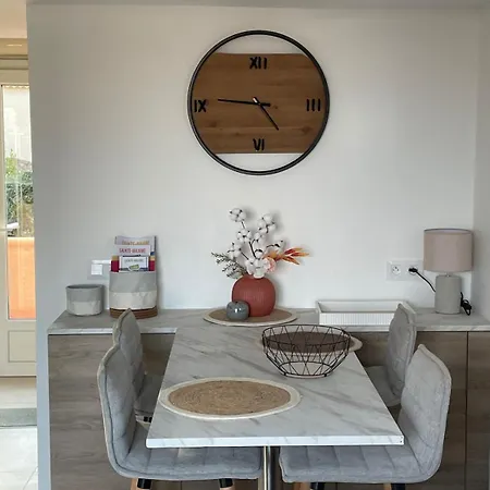 Apartment Classe 3 Etoiles Face A La De La Nartelle