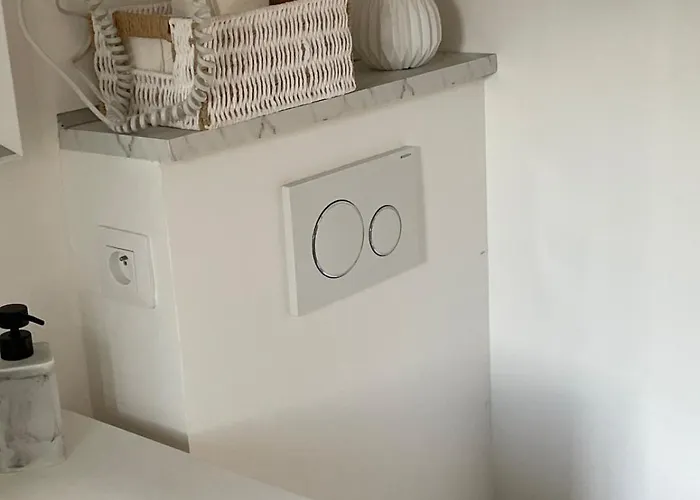 Classe 3 Etoiles Face A La De La Nartelle Apartman