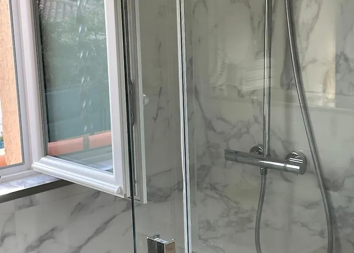 Classe 3 Etoiles Face A La De La Nartelle Sainte-Maxime